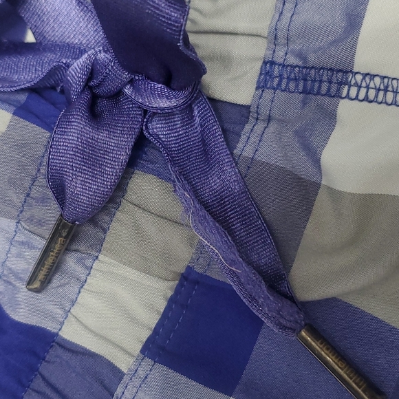 Lululemon purple plaid groovy run shorts size 4 - Picture 4 of 5